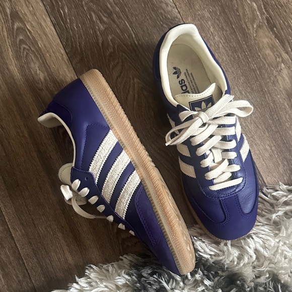 Adidas Classic Purple and Cream Shoes - Picture 2 of 5